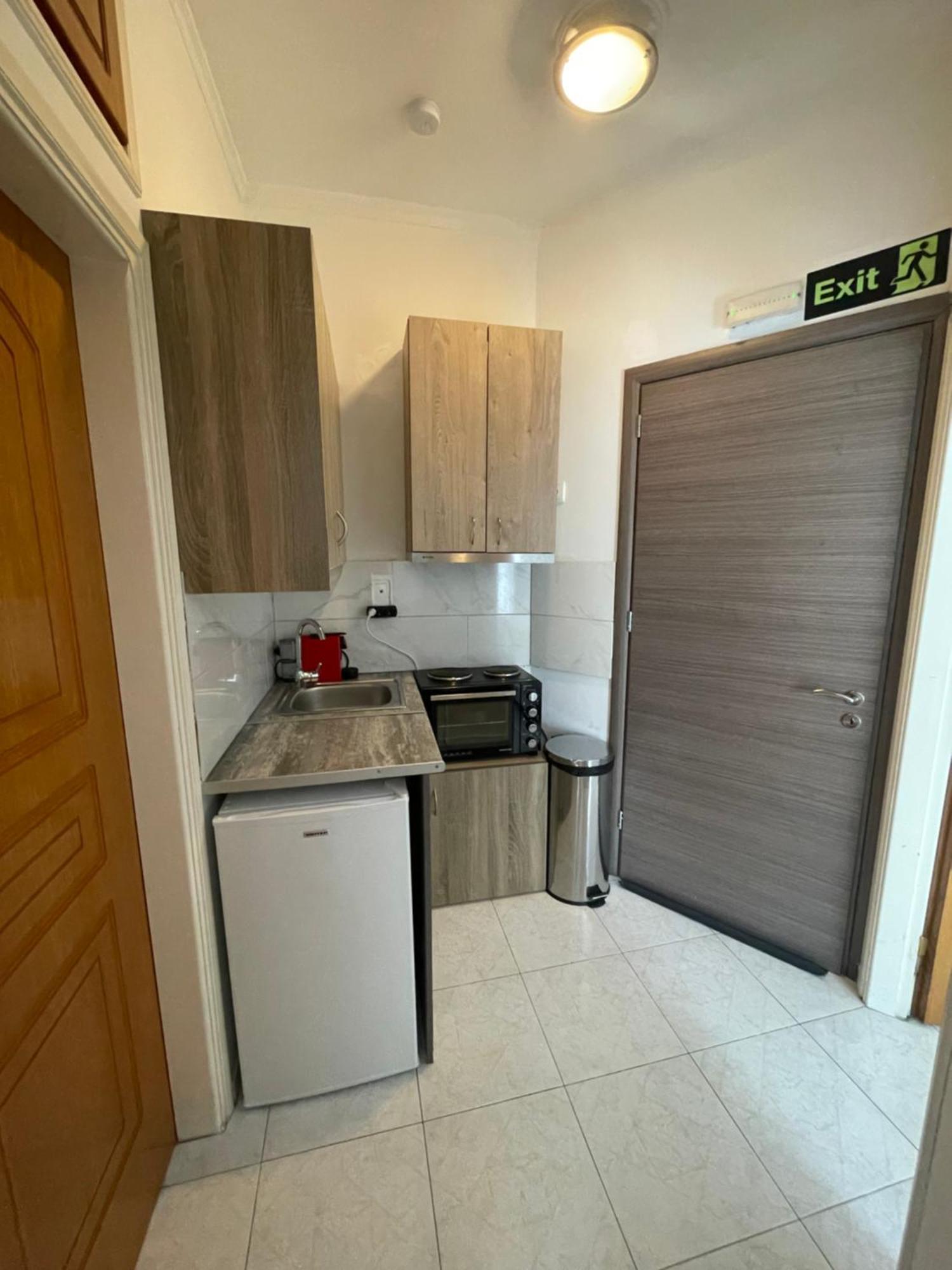 Greece Apartments Now Патра Екстериор снимка