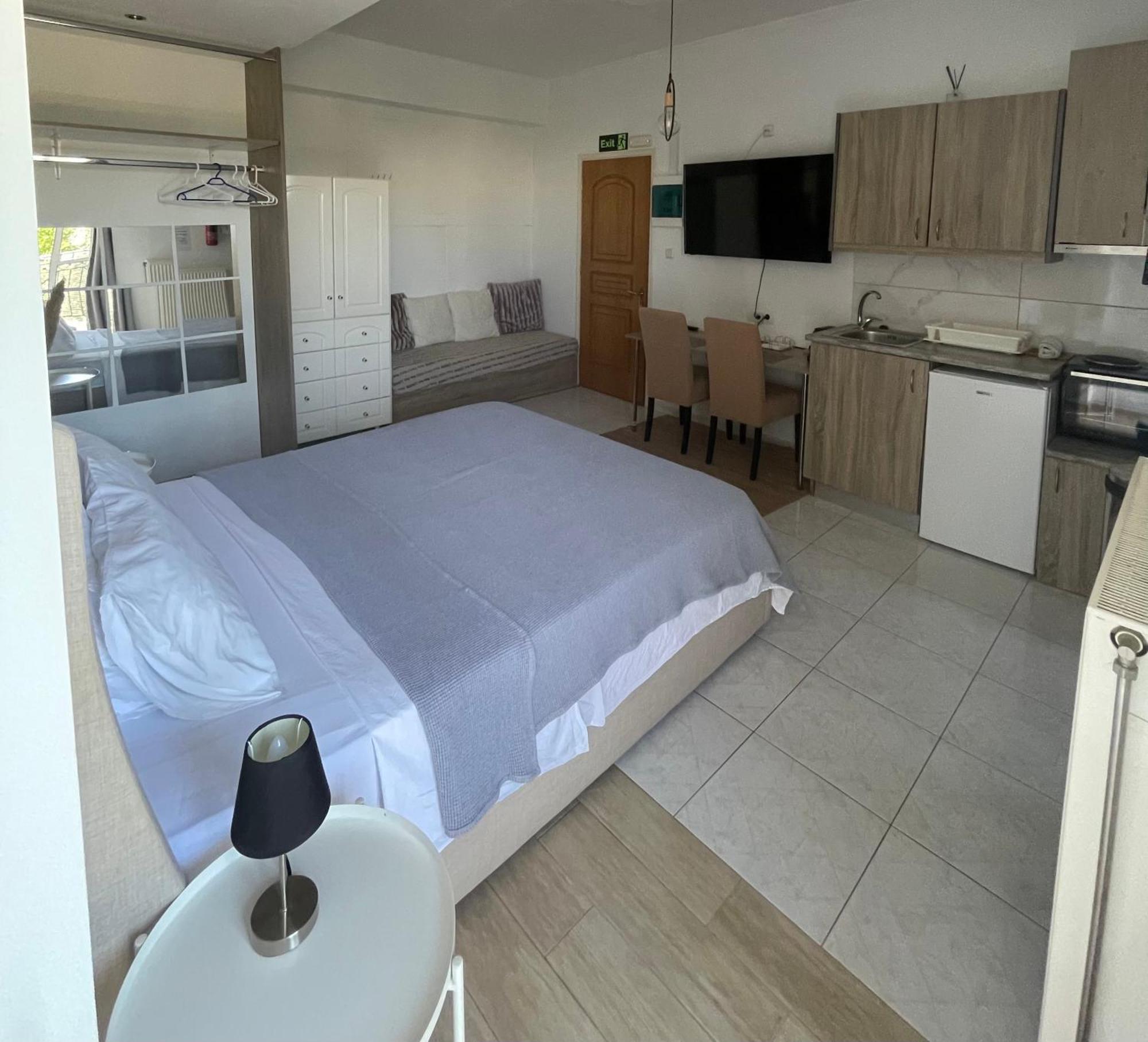 Greece Apartments Now Патра Екстериор снимка