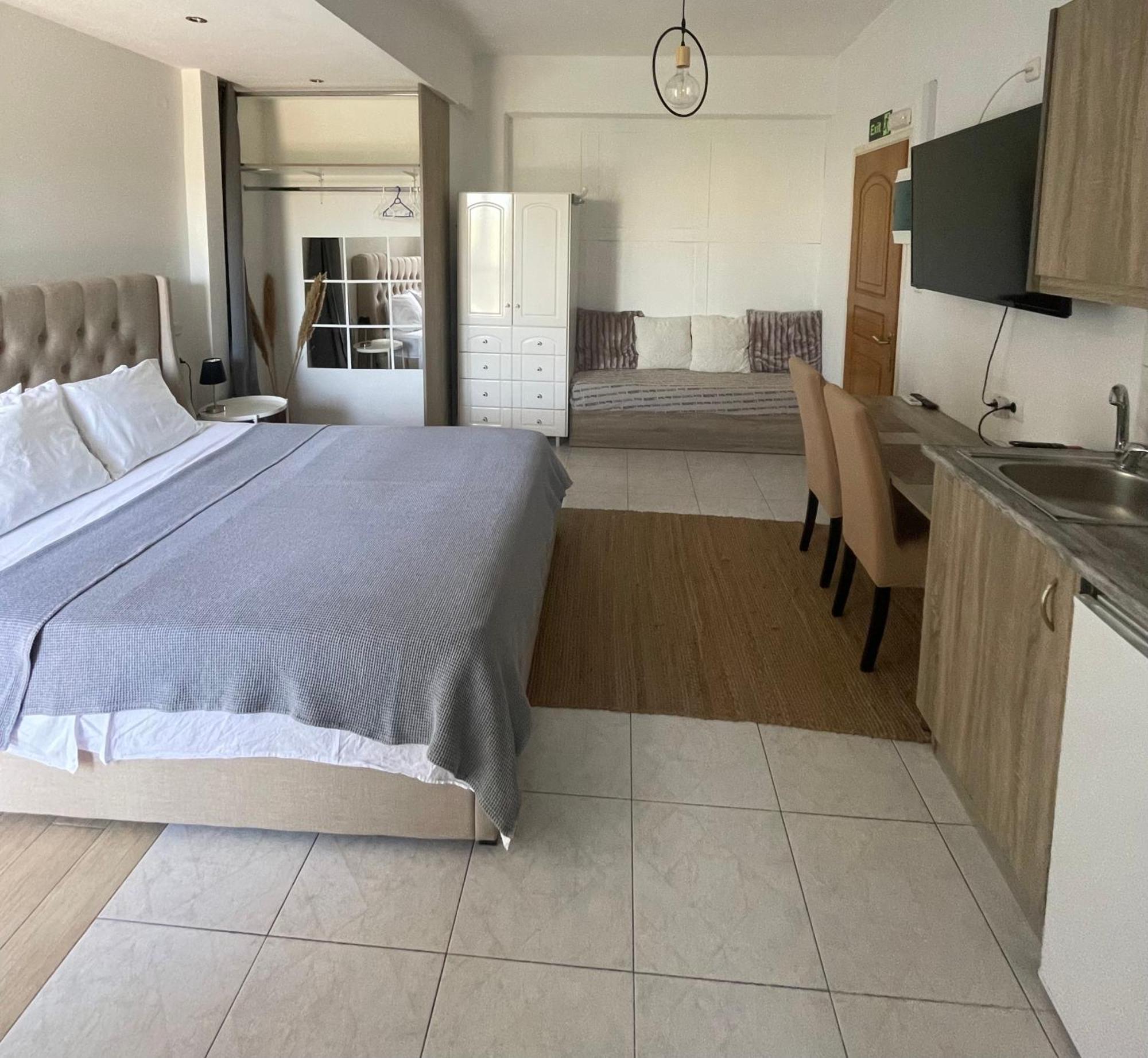 Greece Apartments Now Патра Екстериор снимка